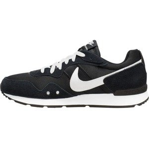 Nike Sportswear Tenisky 'Venture Runner'  černá / bílá